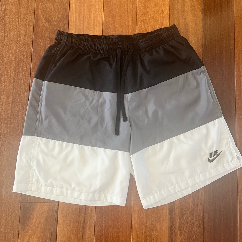 Nike Sportswear Logo-Appliquéd Colour-Block Shell Shorts